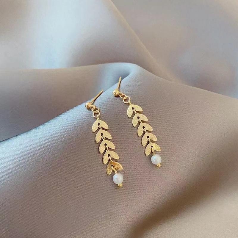 Three Piece Set of Niche Design, Wheat Ear Pearl Necklace, Earrings, Bracelet Necklace, Light Luxury High-end Hot Selling Jewelry Set 3