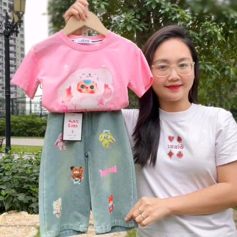 MeoKids C65 - Set Bộ Áo Cotton Hồng In Hình Baby Three Phối Quần Jean Suông Xinh