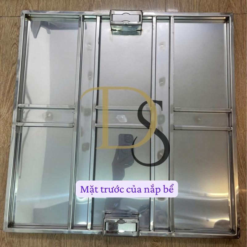 GIÁ XƯỞNG - Nắp bể ngầm KT 60x60cm không lộ viền thiết kế bằng inox 304 có gioăng cao su ngăn mùi chống nước, tay cầm dày chắc khỏe 1