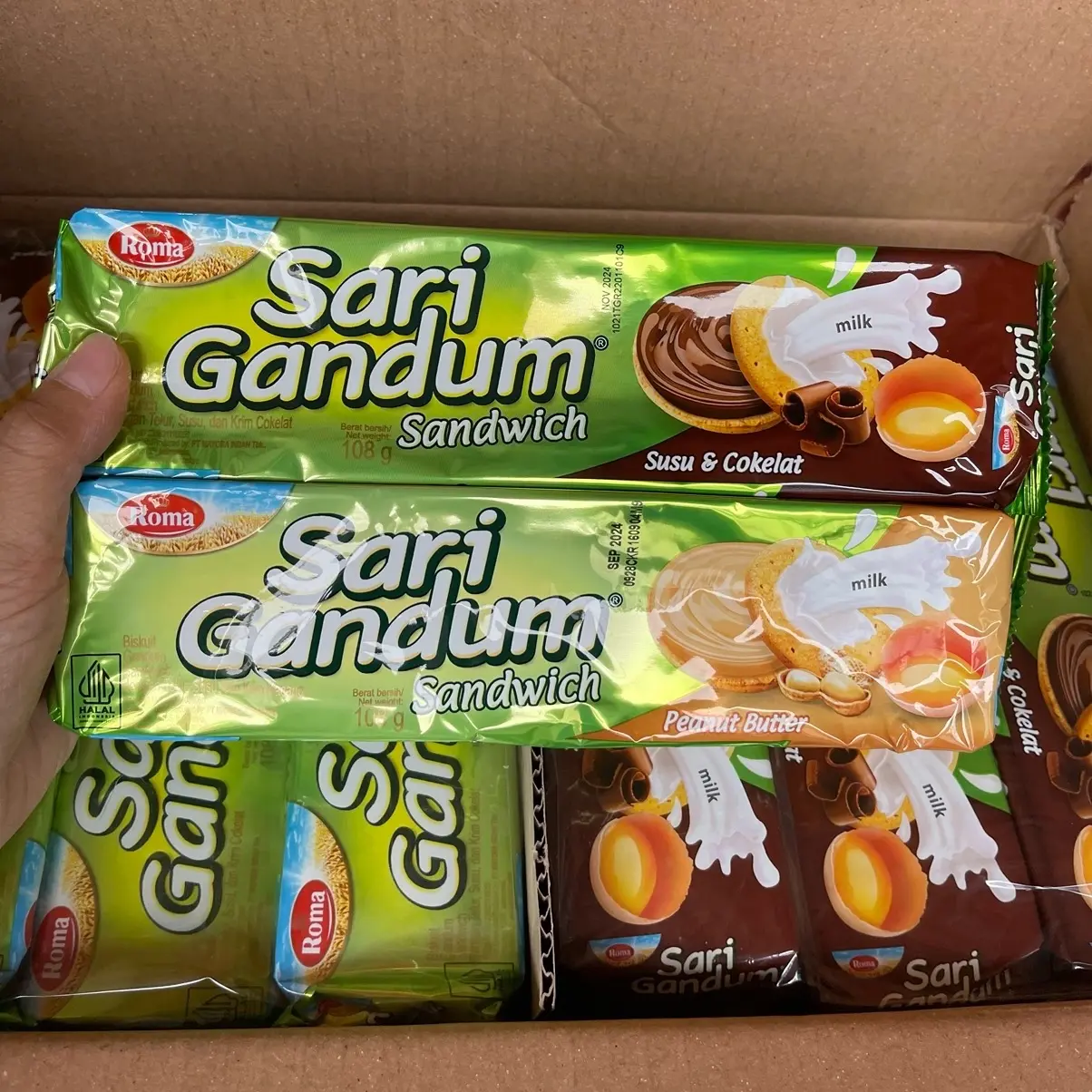 Agen distributor makanan ringan snack cemilan wafer biskuit sari gandum sandwich peanut butter chocolate murah 108gr
