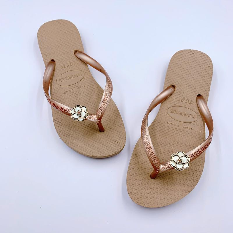 Tổng Hợp Dép Havaianas Nữ Slim Gắn Kèm Charm Hoa Nhí - Từ Brazil - Cao su non tự nhiên chống trơn trượt - Thu Hường Havai