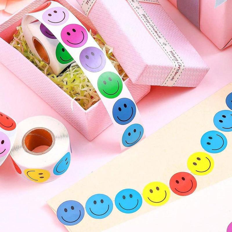 Smile Face Pattern Self Adhesive Sticker, 500pcs/roll Round Label Sticker, Decorative Sticker for Gift, Cake, Biscuit, Greeting Card Envelope 5