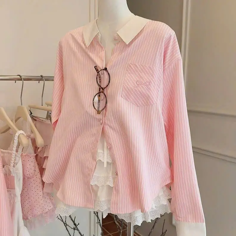 Bộ đồ nữ kẻ sọc hồng cổ trắng và chân váy ren tầng - Áo, chất vải mềm mại, Size S Women Top