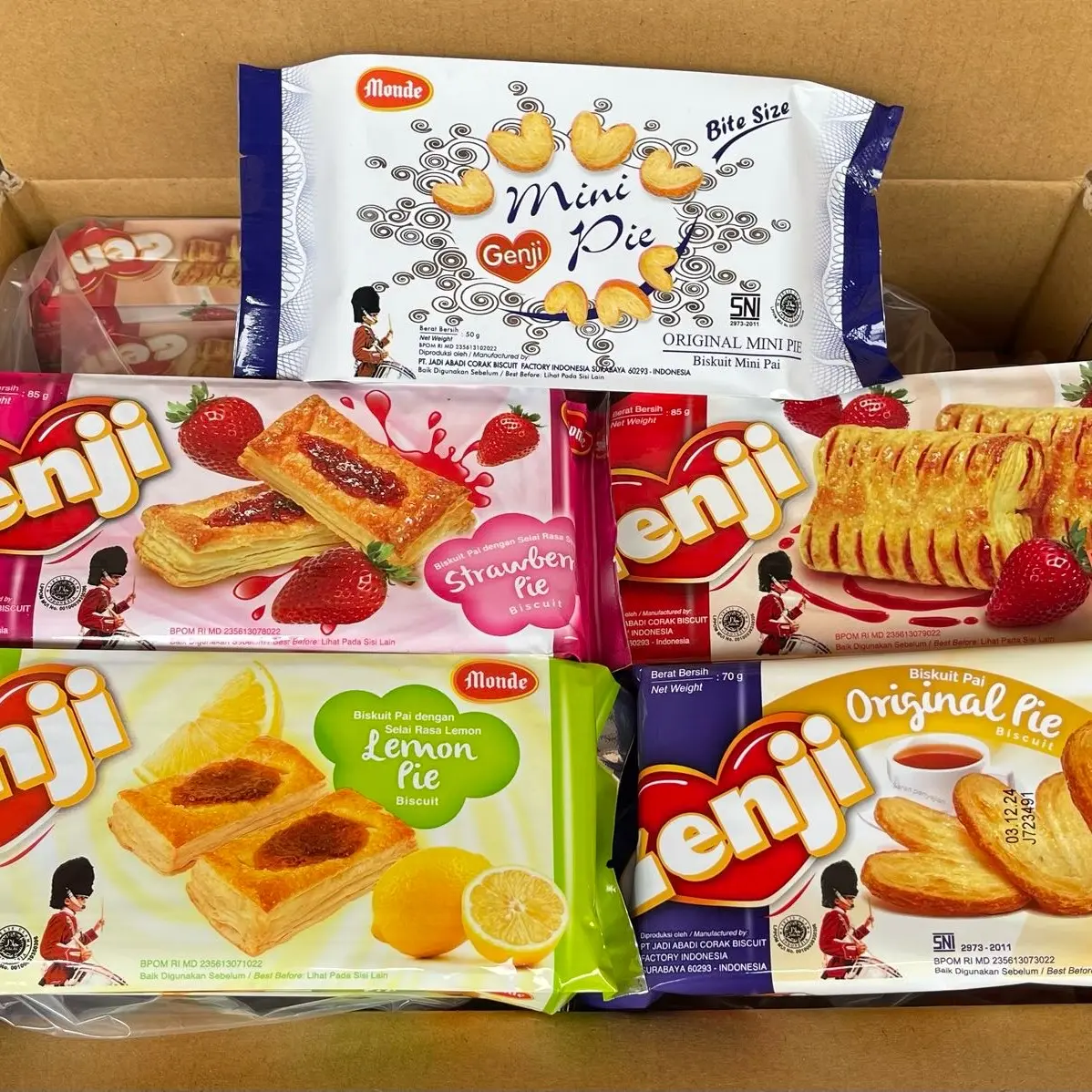 Agen distributor makanan ringan snack cemilan biskuit monde genji pie strawbery soft raisin original mini pie lemon pie murah