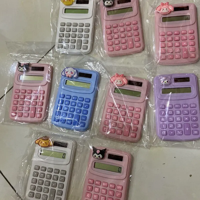 Máy tính mini gắn charm nhân vật hoạt hình cute có miếng pin năng lượng mặt trời 0