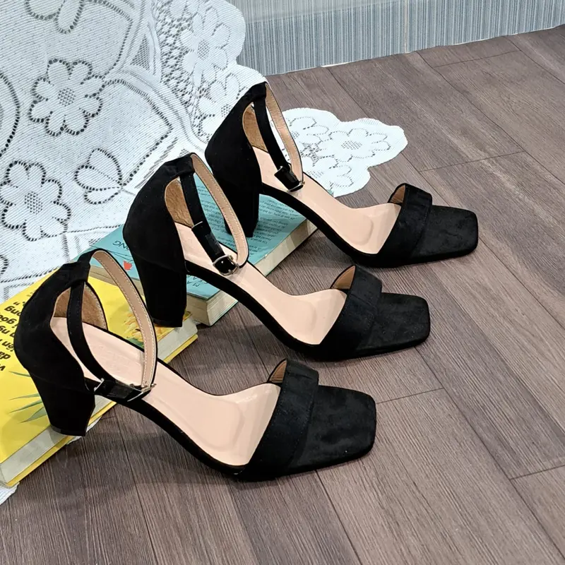 (có sẵn)Giày sandal cao gót big size nữ 40 41 42 43 quai ngang thời trang màu đen gót vuông mũi vuông cao 7 phân DéP Shoes 4