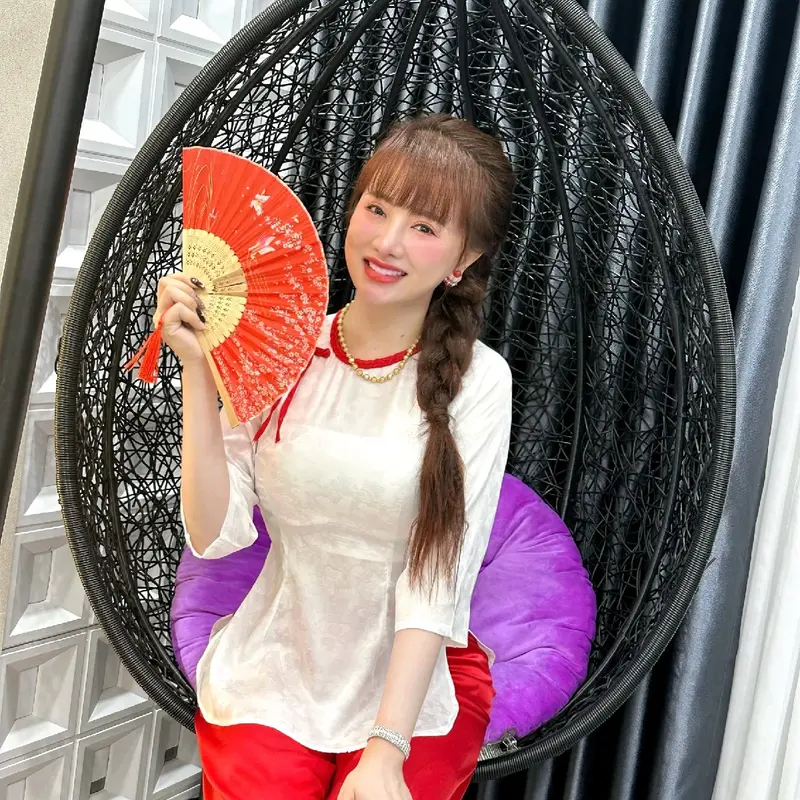 1sét  đồ lam GẤM  cổ tròn  tay lơ vạt bầu. quần  phổi. ( SANG SANG SHOP) Top Áo 1