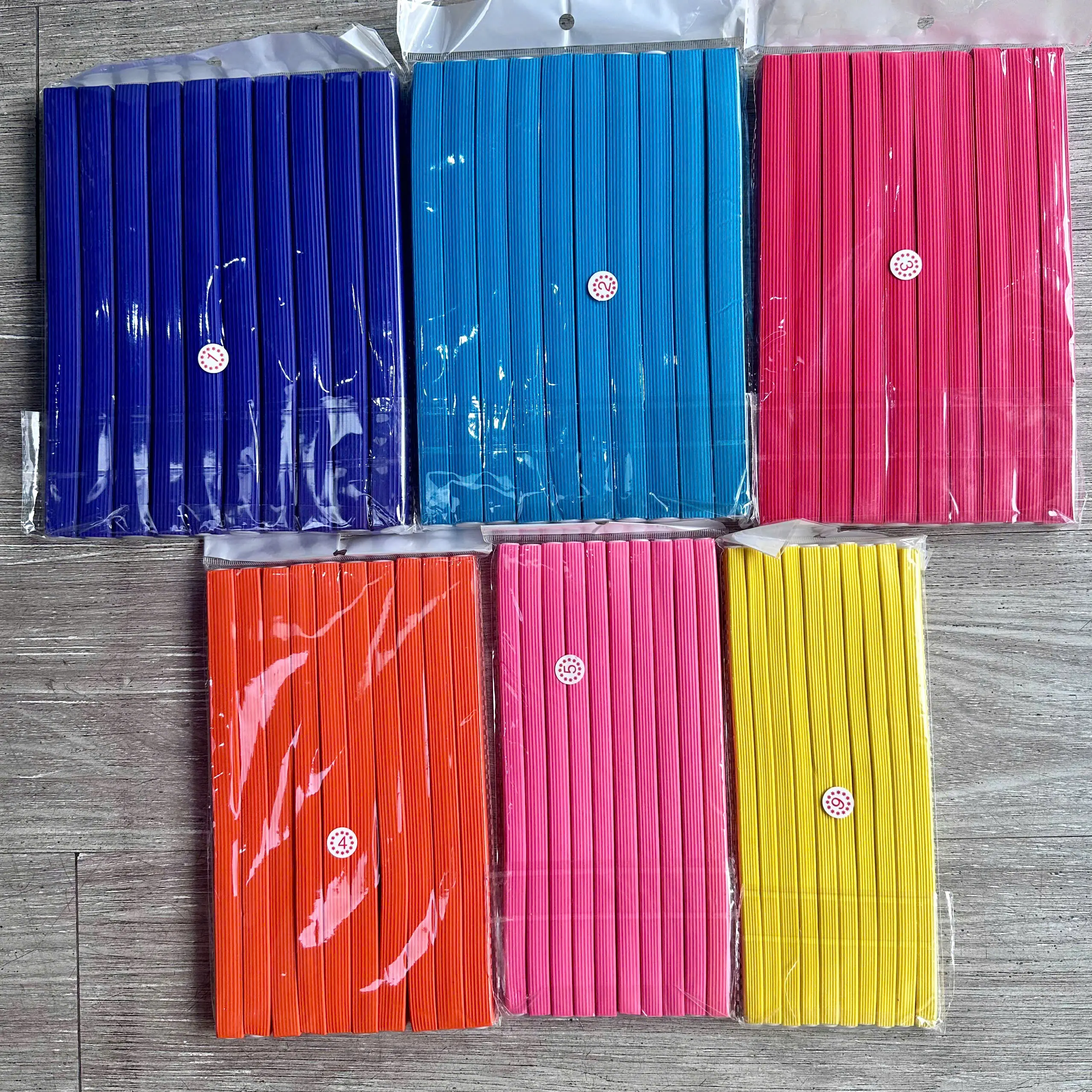 Cây uốn phồng chân tóc-vỉ 10 cây-hình vuông dài 24cm-có thể uốn theo ý muốn-uốn tóc không nhiệt