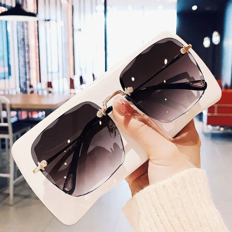 Kacamata Hitam Wanita Korea Tanpa Bingkai Oversized Frameless Sunglasses dengan Perlindungan UV400 Lensa Plastik Eyewear Perempuan 2