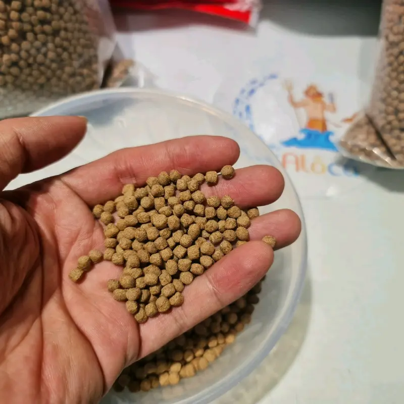01 kg Cám KING FEED 2 loại 42% và 45% độ đạm cho cá koi cám 2