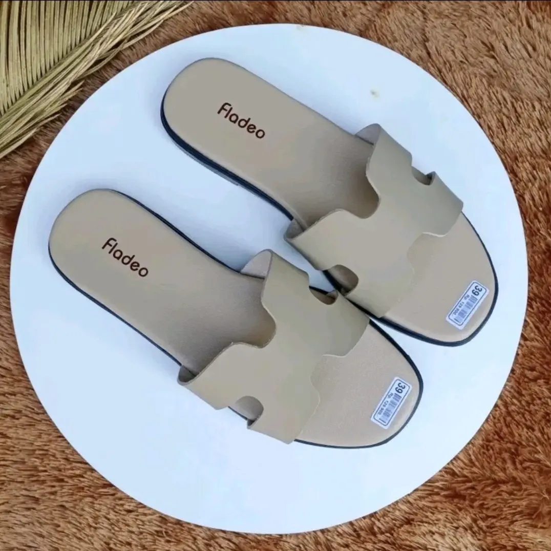 Sandal Fladeo Wanita Hak Datar (1 cm atau Kurang) Sendal Cewek Grade Ori Empuk dan Nyaman