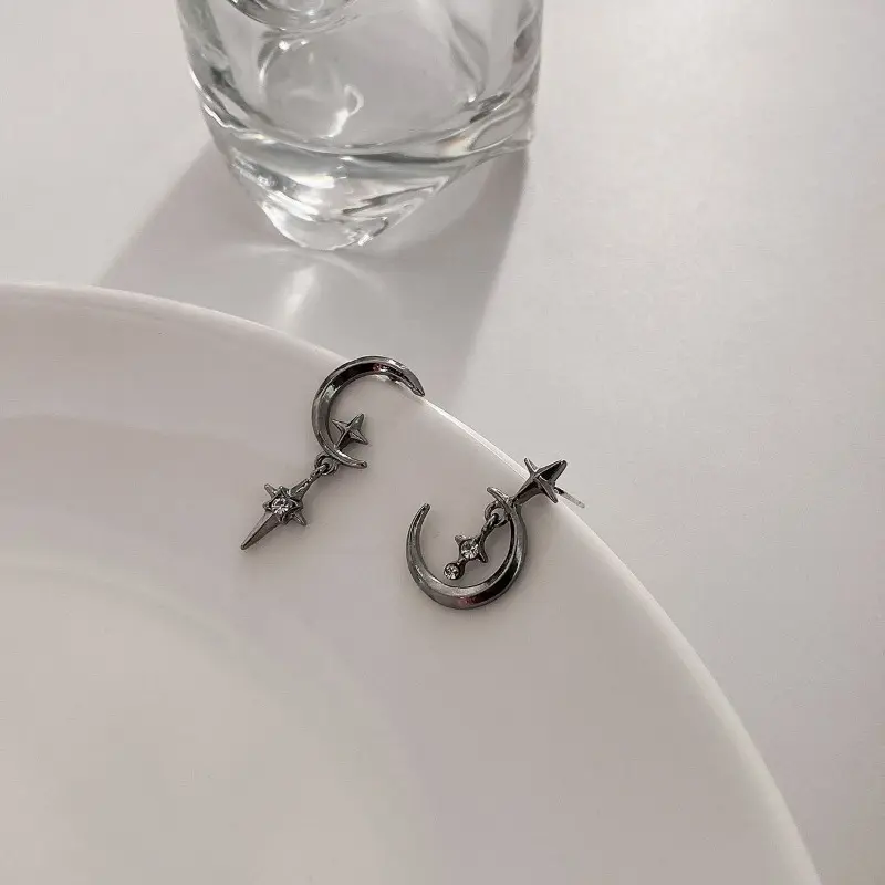 Dark Wind Ins Personality Fashion Niche Design Sense Star Night Moon Eclipse Earrings Women's High End Cold Wind Earrings Earrings and Accessories