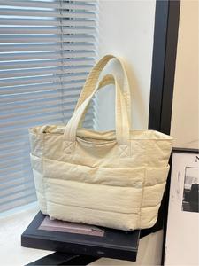 Bolsa tote acolchada de color sólido para mujer, bolsa de hombro de gran capacidad y estilo para el trabajo y uso diario, bolsa casual, moderna y versátil de alta calidad para el traslado diario