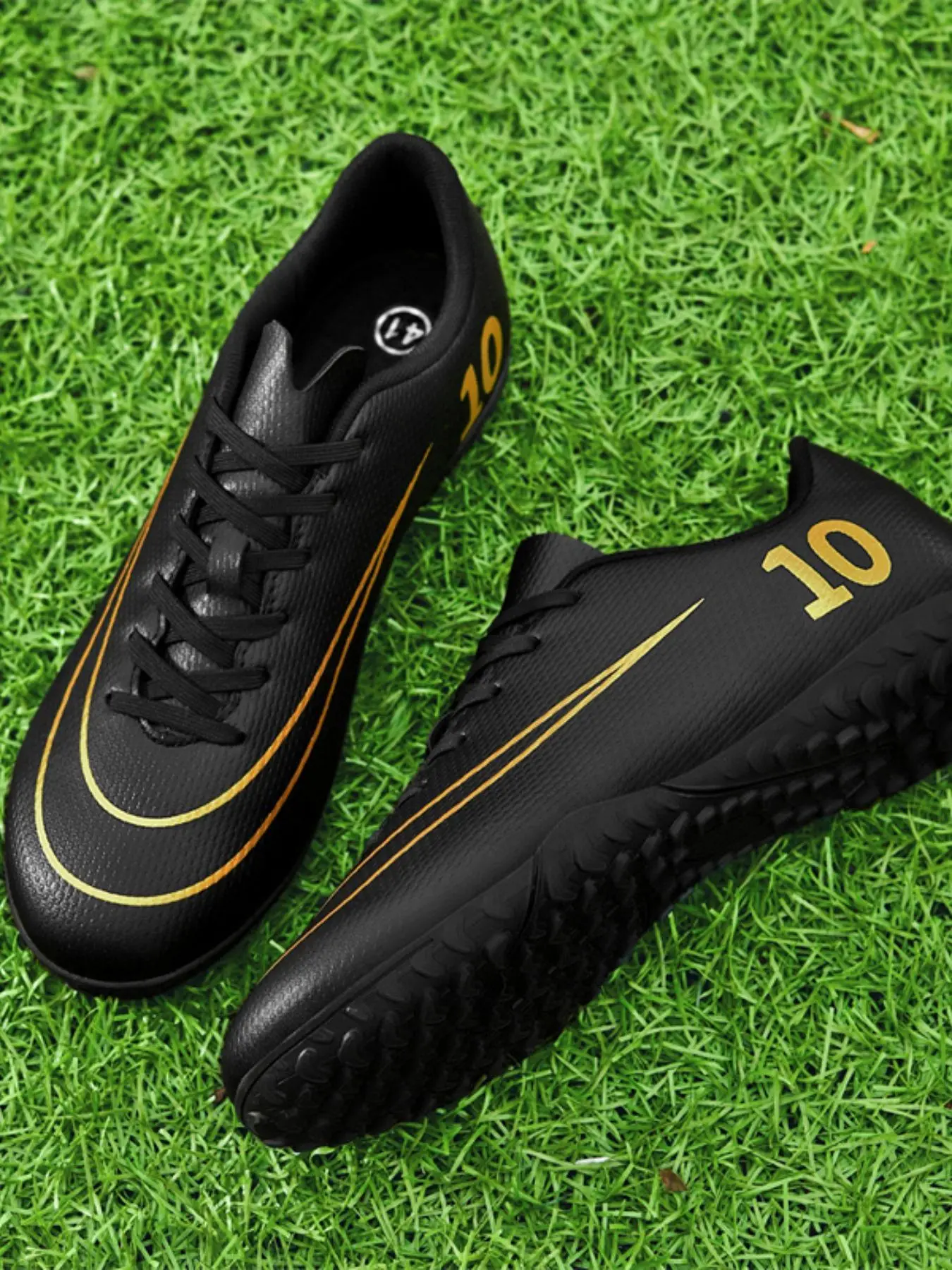 Men's Football Shoes, Breathable Comfortable Lace Up Soccer Shoes, Non-slip Football Cleats, Training & Competition Sports Shoes for Football Kickers All Seasons