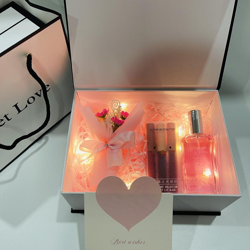 Combo hộp túi quà swee.tlove gồm son bộ và nước hoa cùng phụ kiện xinh xắn làm quà tặng ý nghĩa
