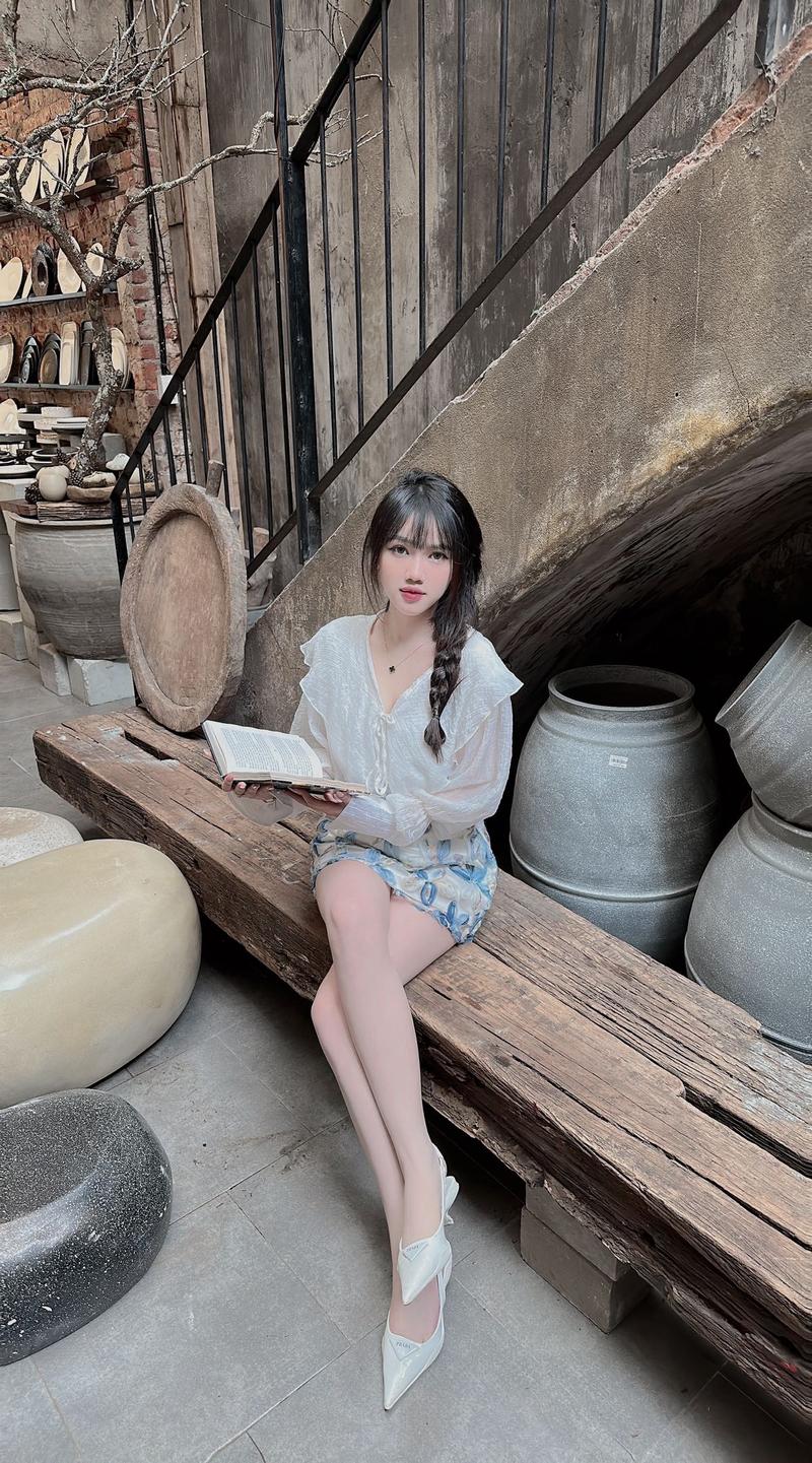 Product Introduction of Set áo sơ mi tơ bèo mix chân váy thêu hoa 4