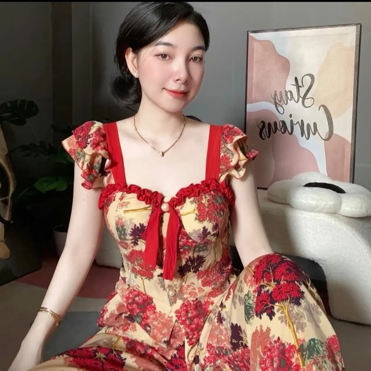 Bộ lụa mango cánh tiên, hoạ tiết sang chảnh lắm ạ. Quần có túi, áo có mút xịn xò ạ. Freesize cho chị e từ 40-58kg Voi