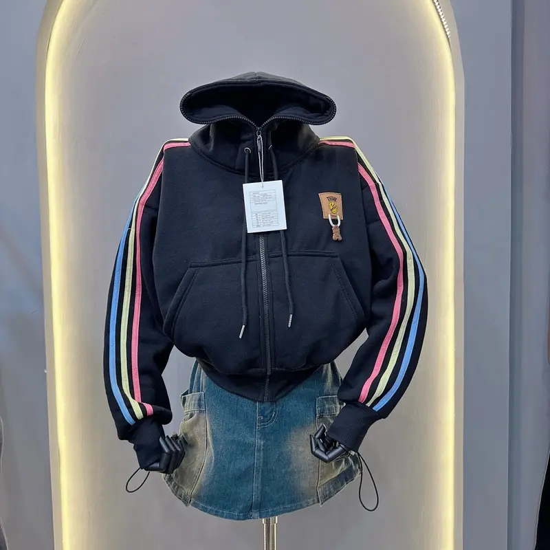ÁO KHOÁC 3 SỌC THÊU LOGO GẤU 6 TÚI - nón to - dây kéo cao - xỏ ngón tay - size từ 38kg-65kg Nữ Jacket Women Top Nhung thông thường thường 2