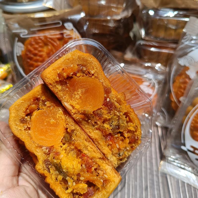 Hoa Nắng Homemade- Bánh trung thu thập cẩm gà quay healthy 2 trứng muối 220g Lượng đường thấp 0