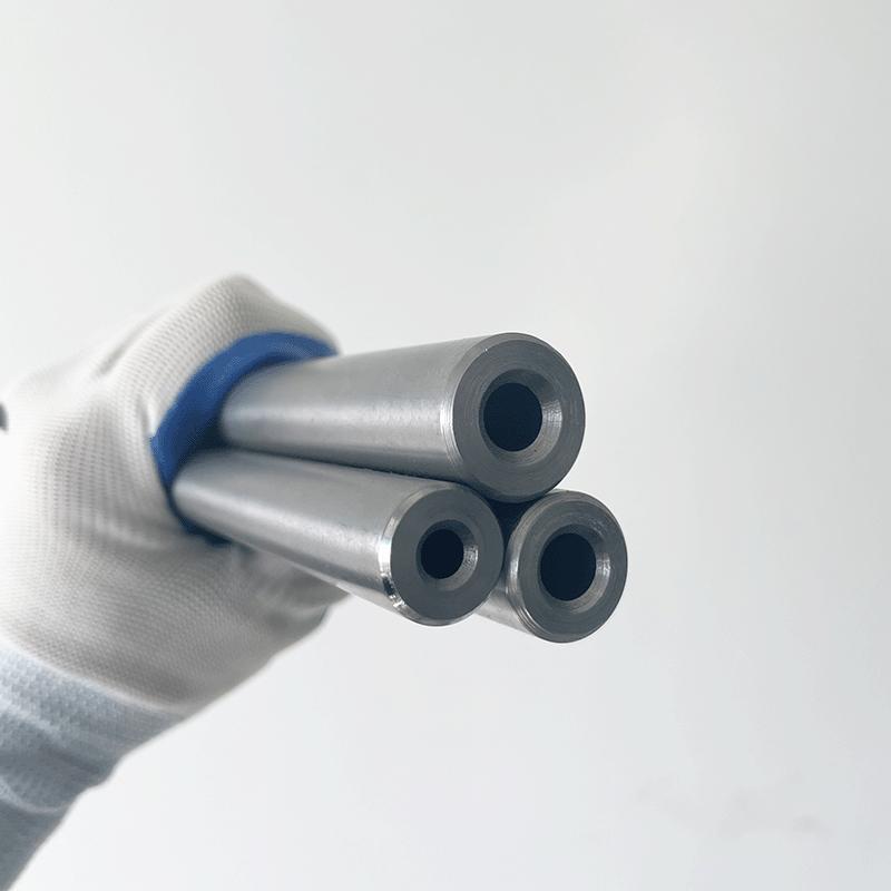 Ống thép không mối nối, Đường kính 16mm, Được làm bằng thép chính xác hợp kim thủy lực, Chống cháy nổ, Chamfer ống bên trong và bên ngoài, Được làm bằng thép 42crmo 4