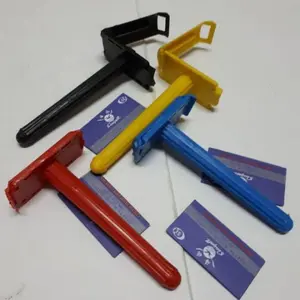 Gagang cukur plastik plus silet isi 6 pcs