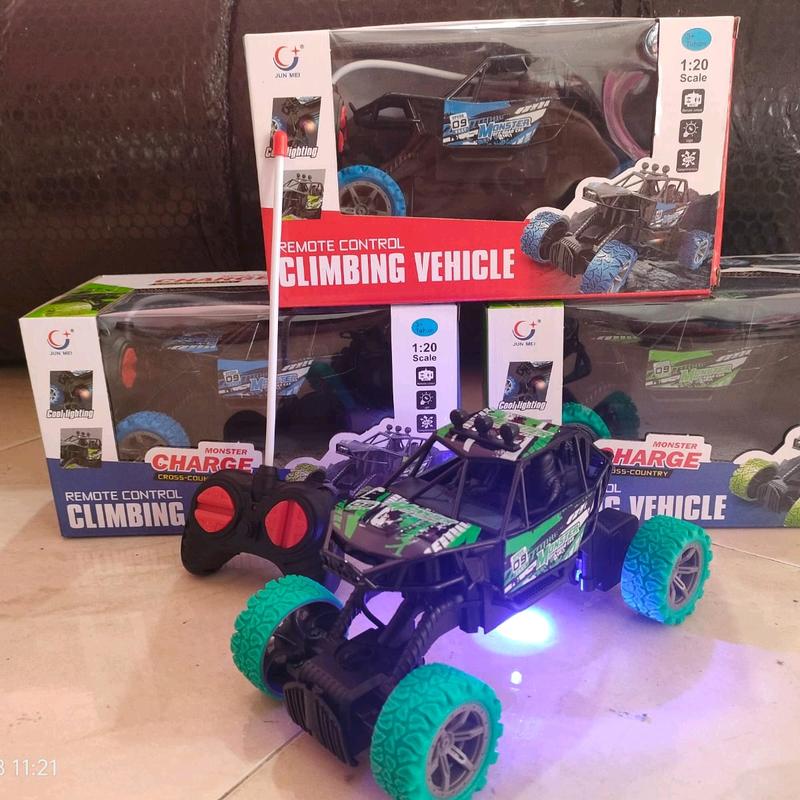 RC Rock Crawler Mainan Anak Mobil Remote Control Climbing Boast Monster Baterai Toys 2