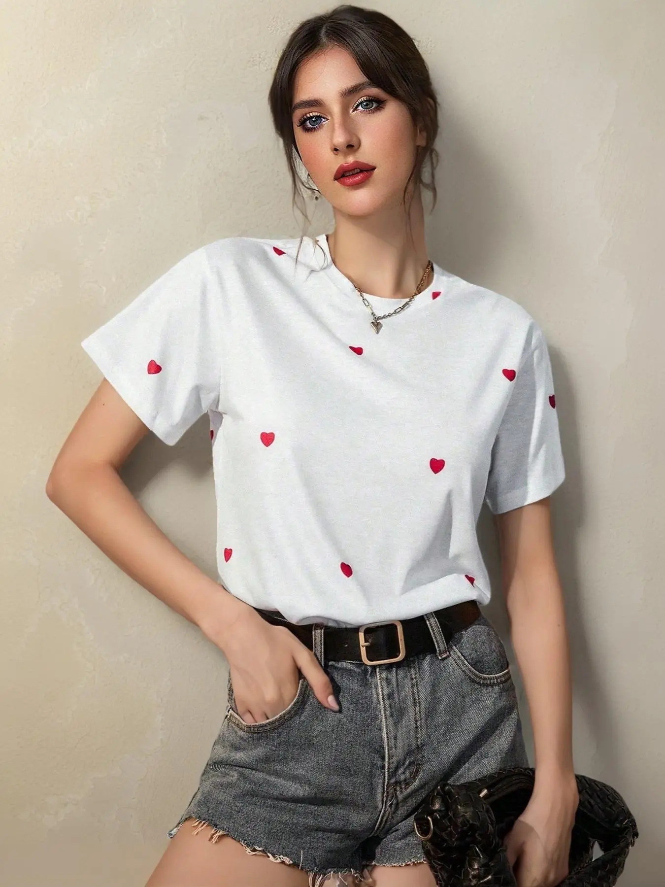Women's Heart Print Round Neck Tee, Casual Short Sleeve Crew Neck T-shirt for Daily Wear, Ladies Clothes for All Seasons