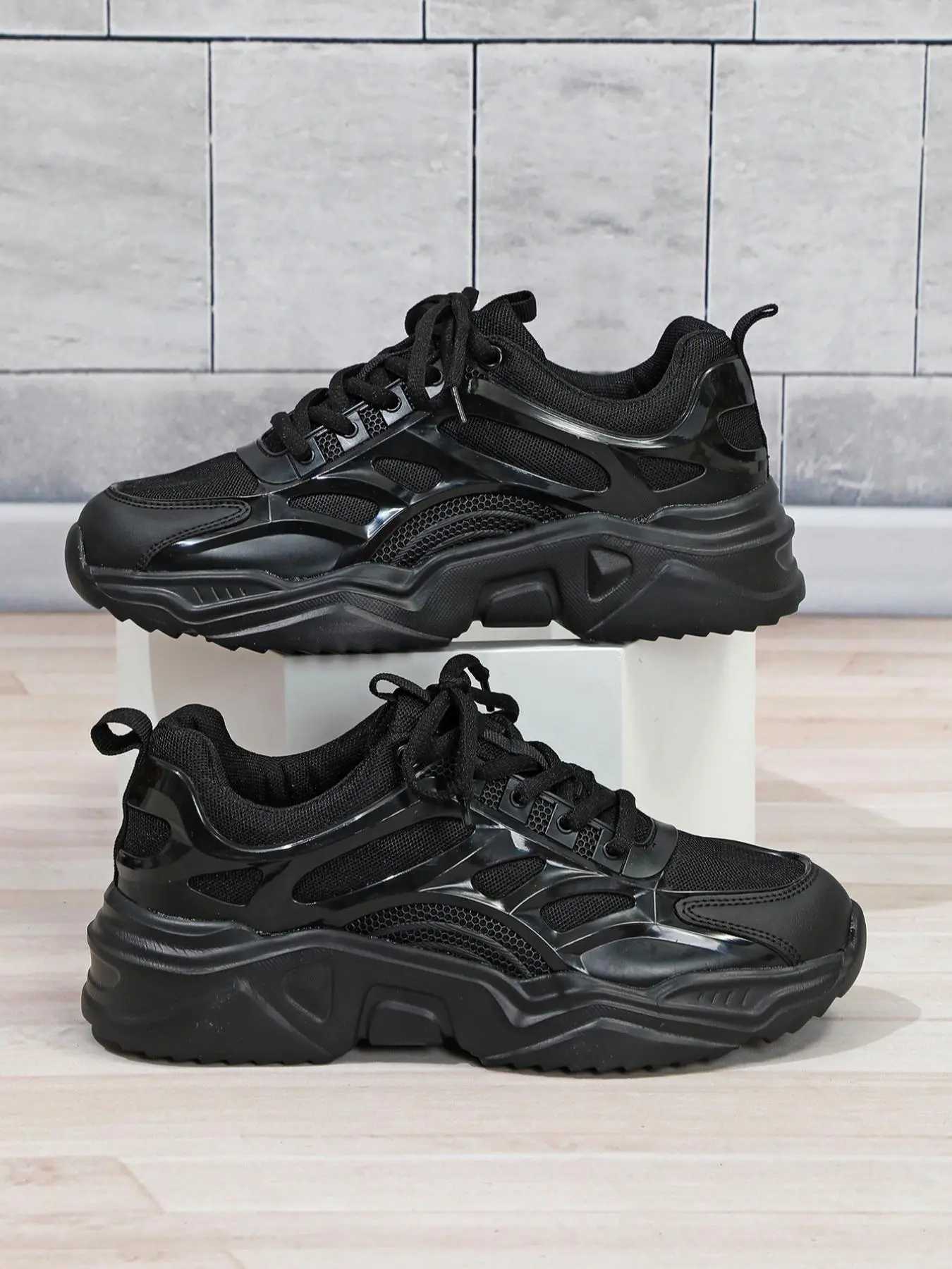 Men's Sporty Lace Up Low Top Sneakers, Casual Comfortable Breathable Running Sports Shoes, Trendy All-match Sneakers for Daily Wear