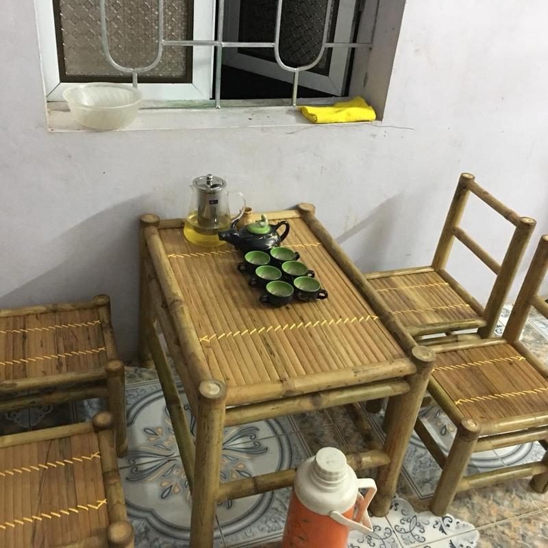 Bộ bàn ghế tre tự nhiên có tựa lưng kích thước bàn 60x90 cao 50 gồm 1 bàn 4 ghế dùng trong các nhà hàng quán ăn,bàn cafe,bàn trà,quán bún đậu mắm tôm