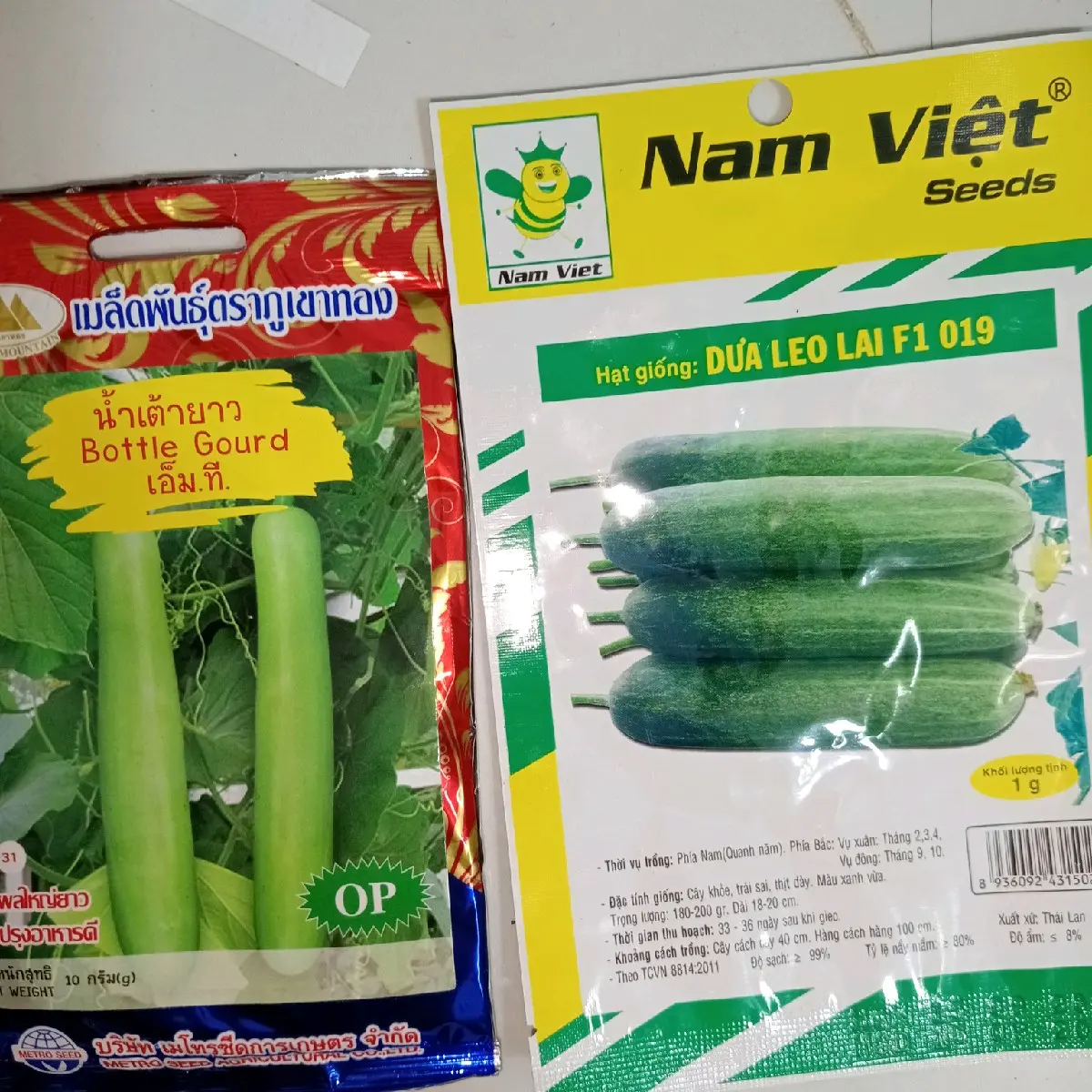2 GÓI(1 DƯA LEO TRÁI SAI F1 NAM VIỆT  GÓI 1 GAM (38-40 HẠT) VÀ 1 BẦU DÀI ĐẶT RUỘT GỐI 5 GAM GẦN 50 HẠT)