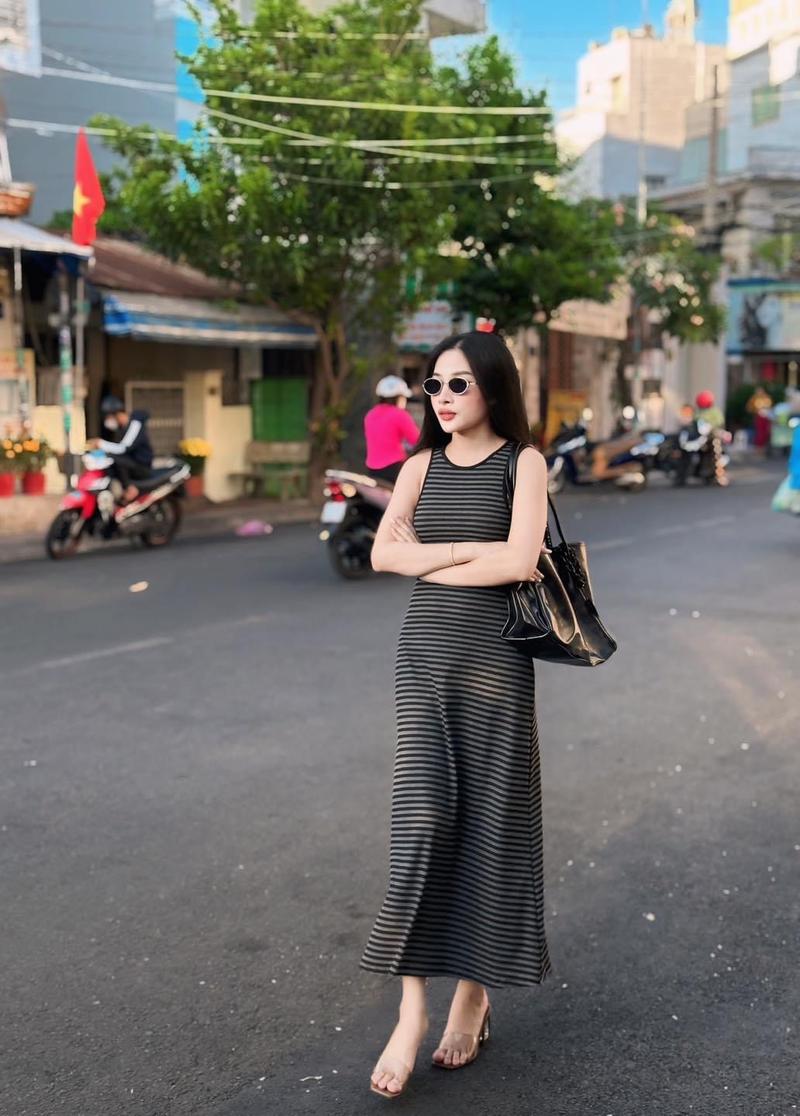 Product Introduction of Đầm body  sát nách  sọc kẻ xinh xắn Nữ Dress Thun 22