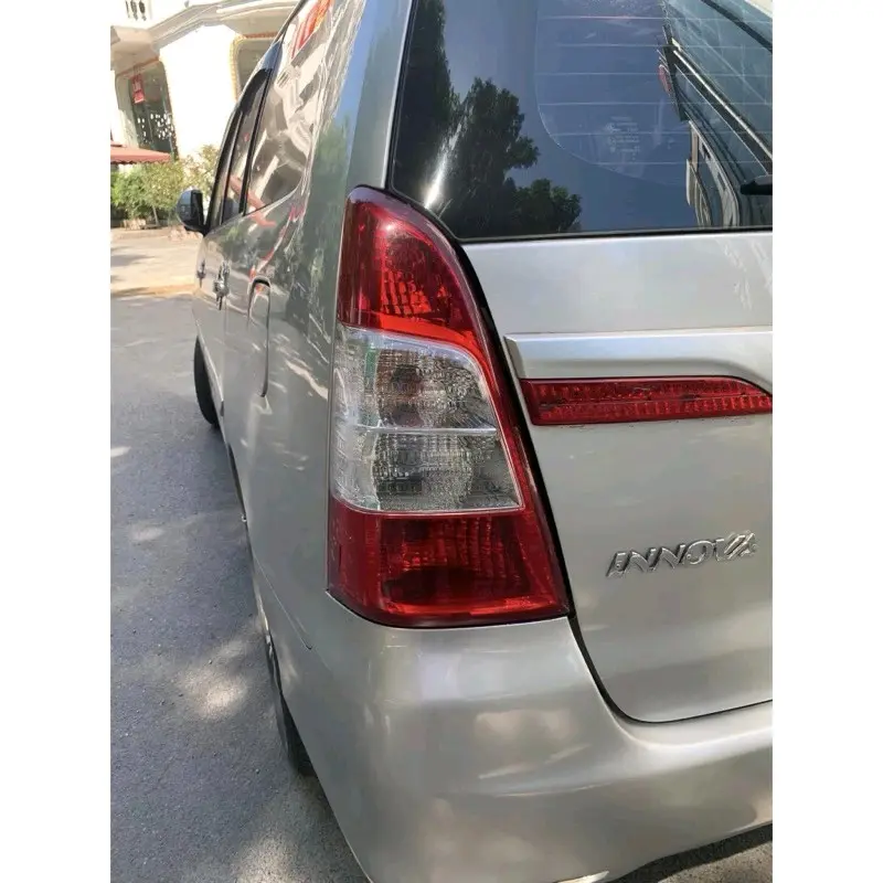 Đèn phản quang sau xe Toyota Innova 2014 - 2015 , thay thế nguyên bản theo xe , có lắp đặt tại cửa hàng