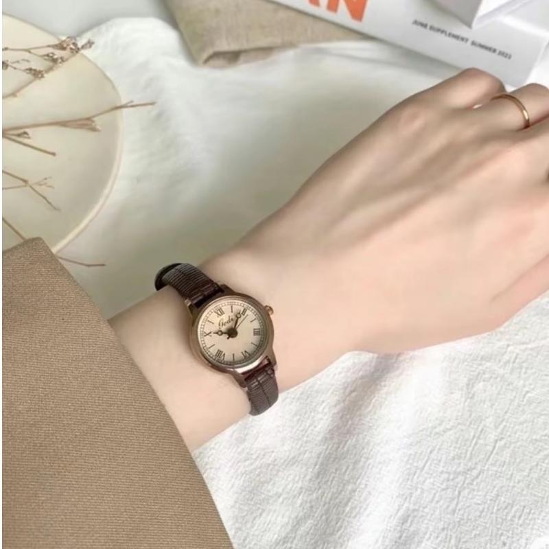 E01 Đồng hồ nữ Gedi dây da Nâu lên tay sang trọng