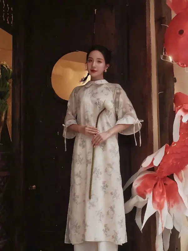 Set áo dài in hoa thêu 4 tà chất vải thô S5059 áo phối cổ sen tay gập đính nơ dáng suông kèm quần lụa nhẹ nhàng Maian 2