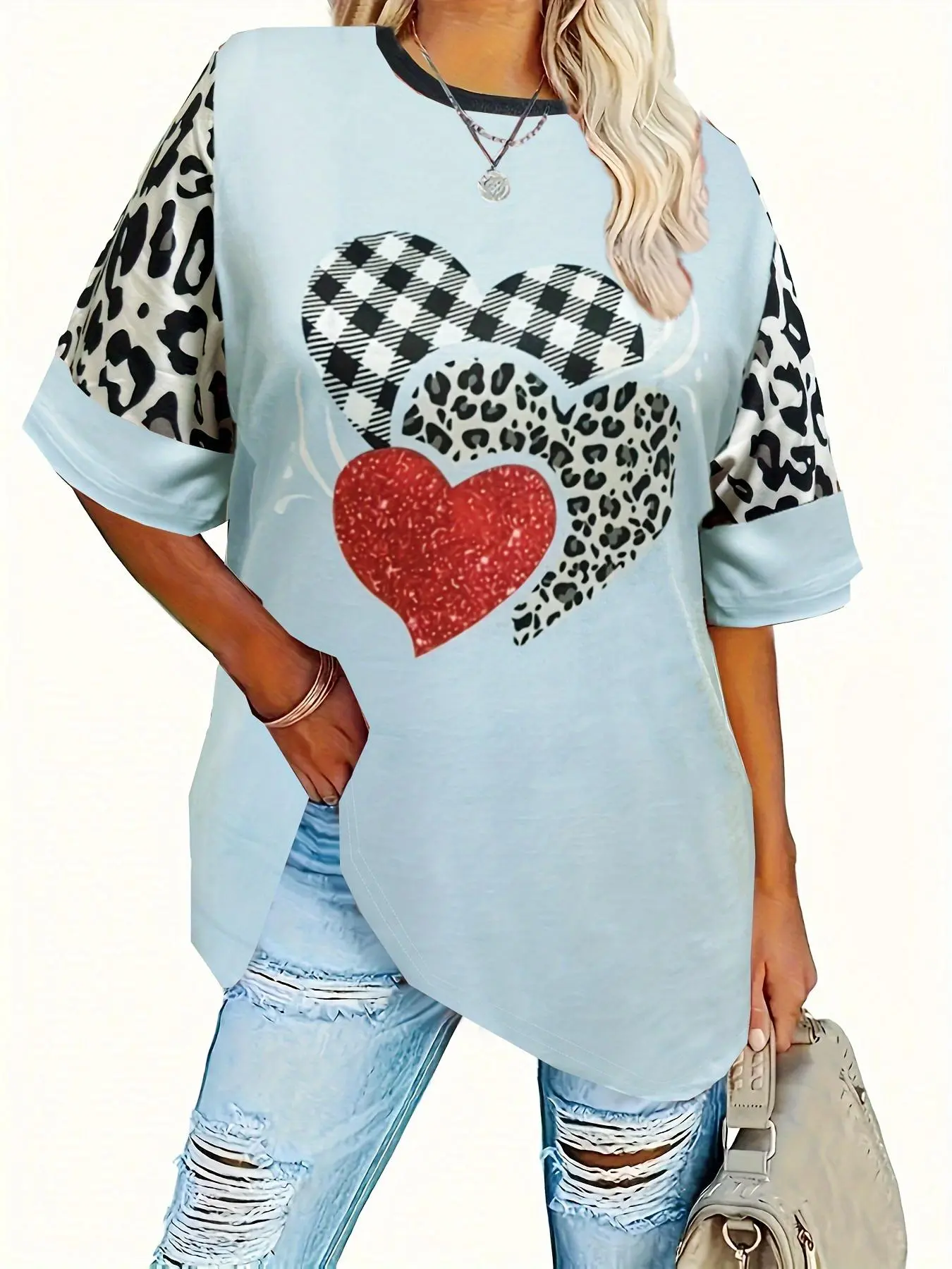 【Plus Size】 Leopard Heart Print Round Neck Tee, Casual Fun Half Sleeve T-shirt for Daily Wear, Women Plus Clothing for All Seasons