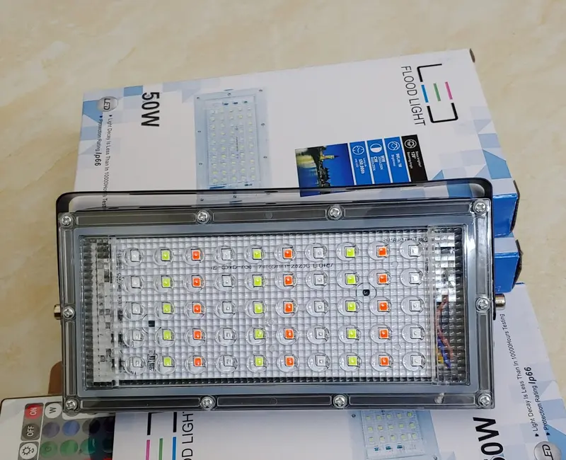 Đèn led pha đổi màu RGB có điều khiển nháy 7 màu kháng nước ip66 ngoài trời 2