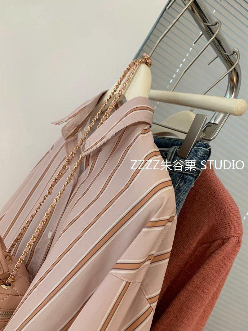 Product Introduction of Áo Sơ Mi Sọc, Ngoại Cỡ Cho Cô Gái Béo, Quần Áo Mùa Xuân Và Mùa Thu Cho Nữ, Dáng Rộng Vừa Vặn, 100,00kg, Phong Cách Phương Tây, Áo Sơ Mi Mỏng, Thời Trang Ins, Hàng Mới Về Năm 2024 Women Top 10