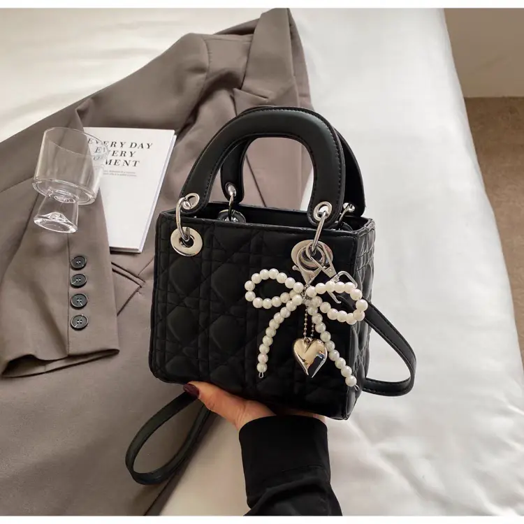 Túi xách đeo chéo cầm tay nữ dáng vuông da bóng [ kèm charm Nơ Ngọc ] size 20 vừa Đt nhiều đồ dùng 8