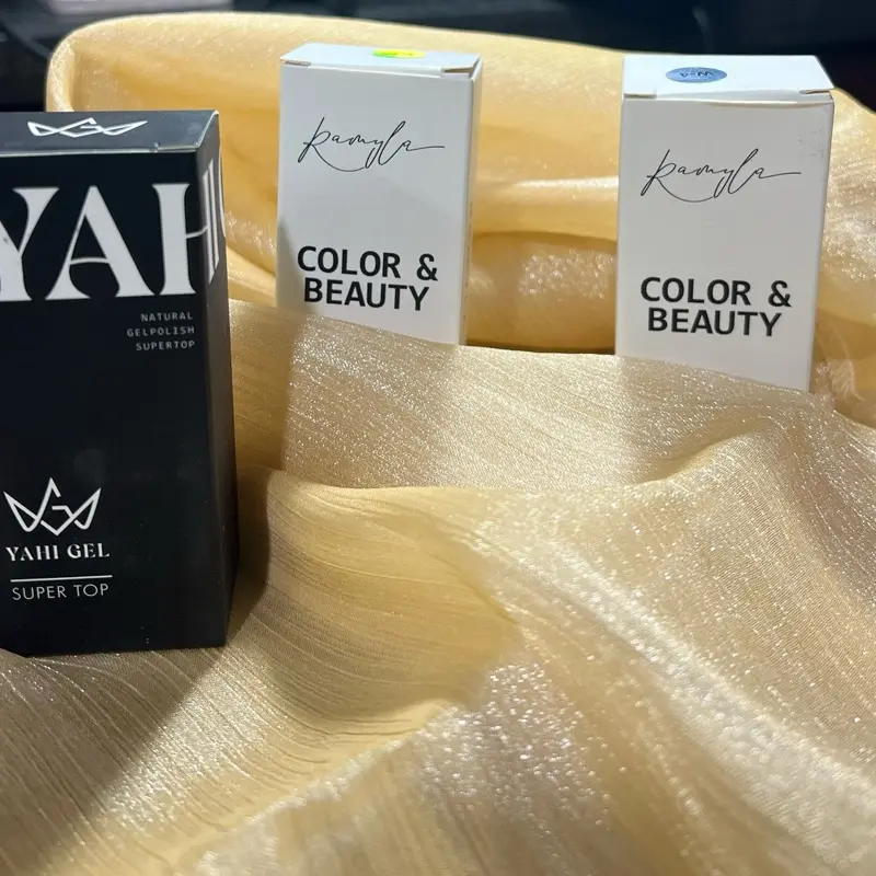 (Cap)  Base top Yahi chĩnh hãng siêu bóng siêu bền( tặng 1 chai sơn ngẫu nhiên) Dòng base top bóng bền, chất gel không quá lỏng cũng không quá đặc, dễ dùng YAHI 0