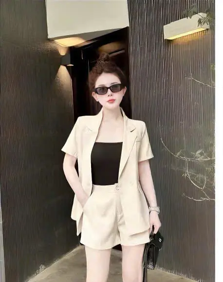 Set Vest Tay Ngắn Bigsize Nữ Quần Short Công Sở - Set 3 Món Lụa Chéo Thái Thiết Kế Dự Tiệc Nữ Cao Cấp Xinh Đẹp Sang Trọng  50-95kg Áo Top Cotton Màu Nâu Sen Màu Đen Set Đồ Nữ đẹp Set Áo Croptop Bộ Suit Nữ Sang Chảnh Bigsize Women Kem 2349 - 2349 5