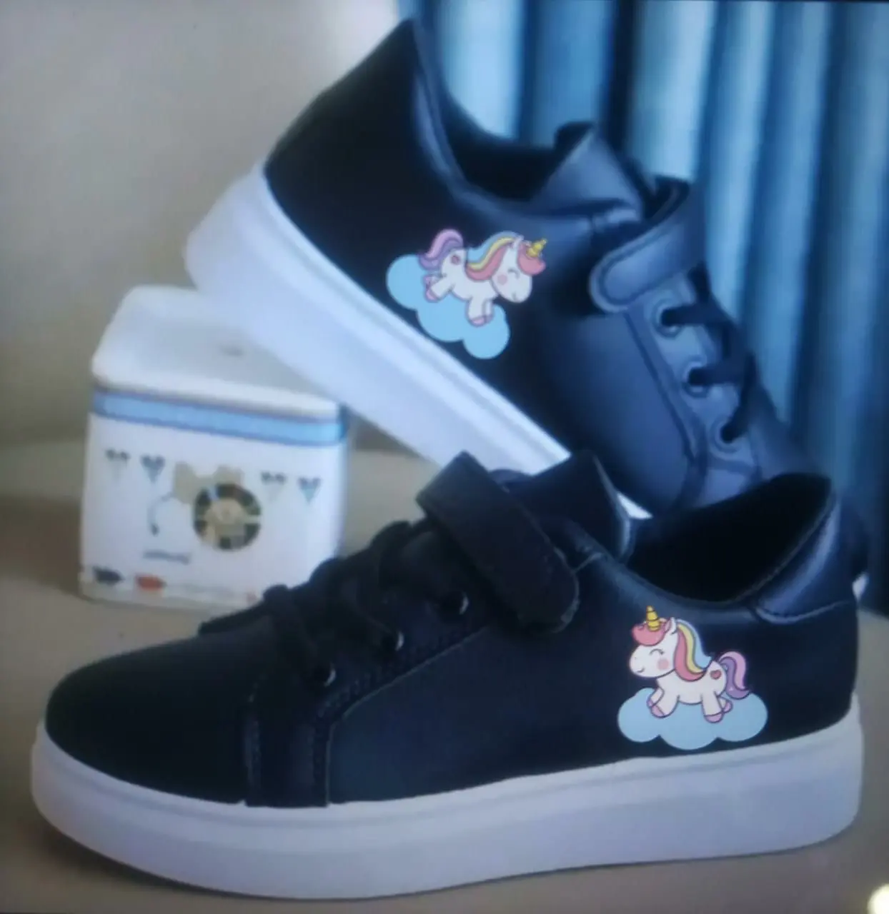 Sepatu Anak Perempuan Sepatu Sekolah Hitam Bermotif Unicorn/Kuda Poni Lucu Elegan