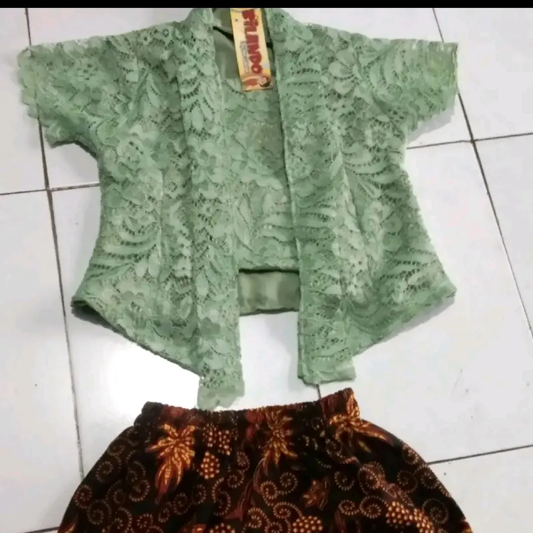 kebaya bayi dan anak warna hijau sage gratis bando