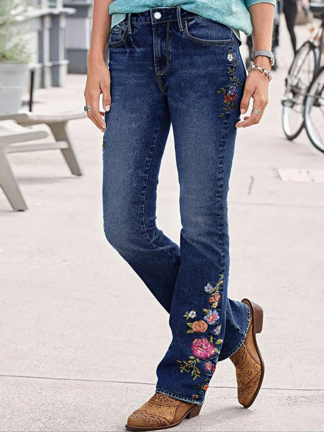 Women's Floral Embroidery Pocket Denim Jeans, Casual Retro Trousers for Daily Wear, Ladies Bottoms for All Seasons