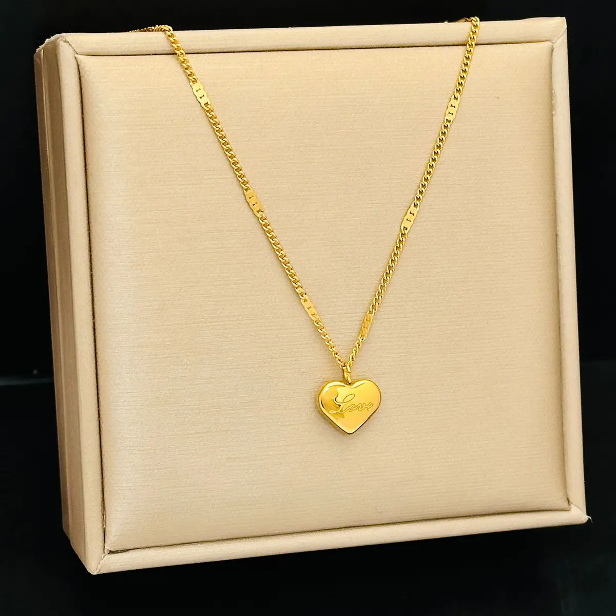 New Love Heart Necklace New Women's Summer Clavicle Chain Simple Temperament Non-Fading Light Luxury Necklace Peach Heart Titanium Steel Ornament