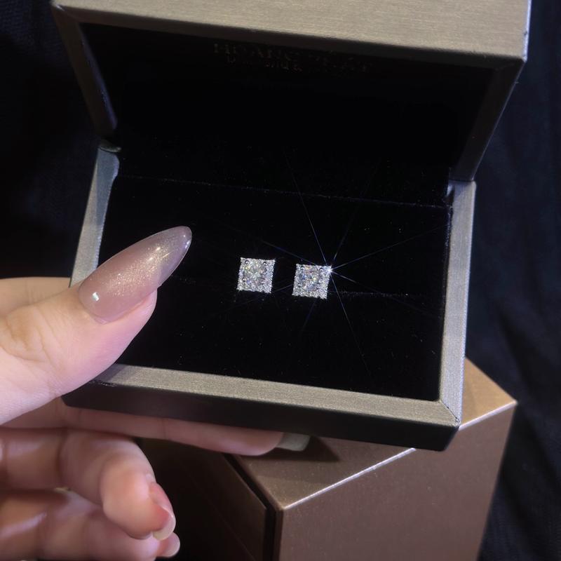 [ Hoàng Phát ] Phụ Kiện Bông Tai Bạc Ý 925 Vuông Chạm Tấm Chui Đẩy Xi Kim (B82)