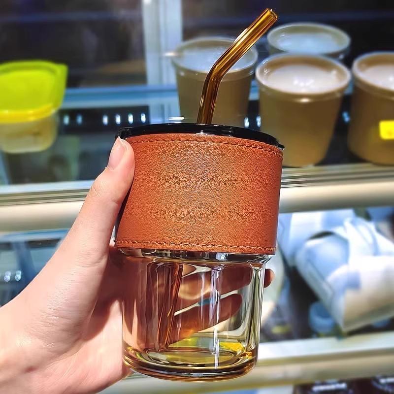 Kaca Aesthetic Tumblr, Botol Minum Gaya Vintage dengan Sedotan dan Tutup, Desain Eksklusif untuk Menikmati Minuman Kesukaan Anda dengan Lebih Nyaman dan Elegan Gelas Souvenir Bottles Water 3