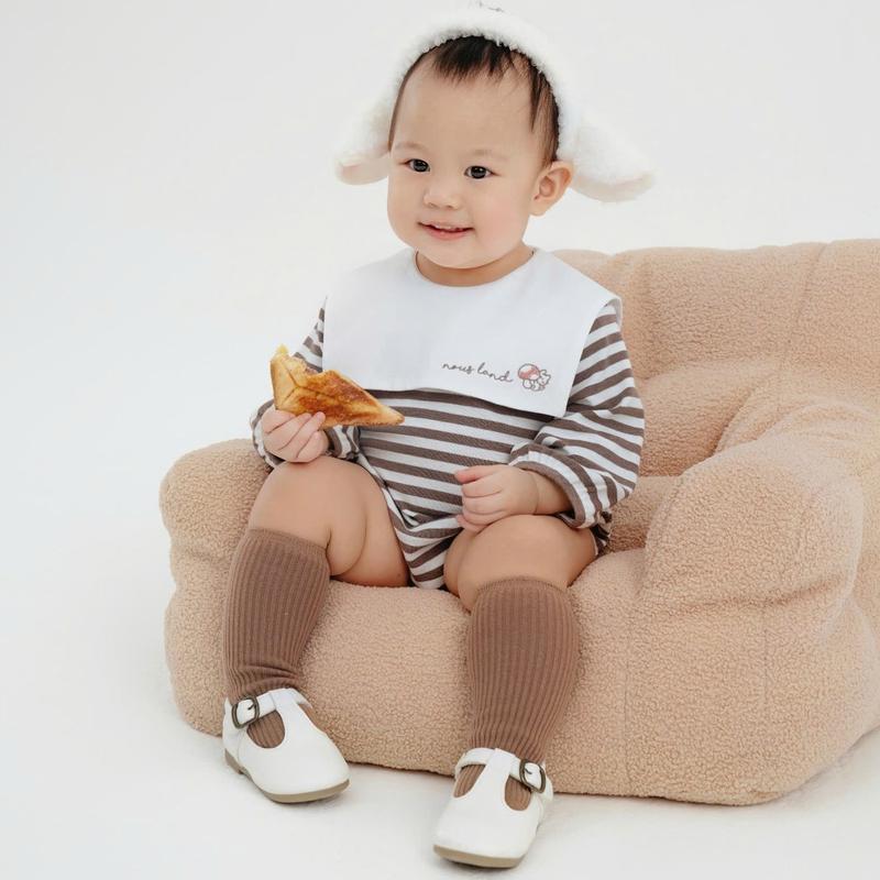 [TGMBS] N08010 Bodysuit dài tay kẻ nâu trắng thêu trang trí mẫu mới 2024 cho bé