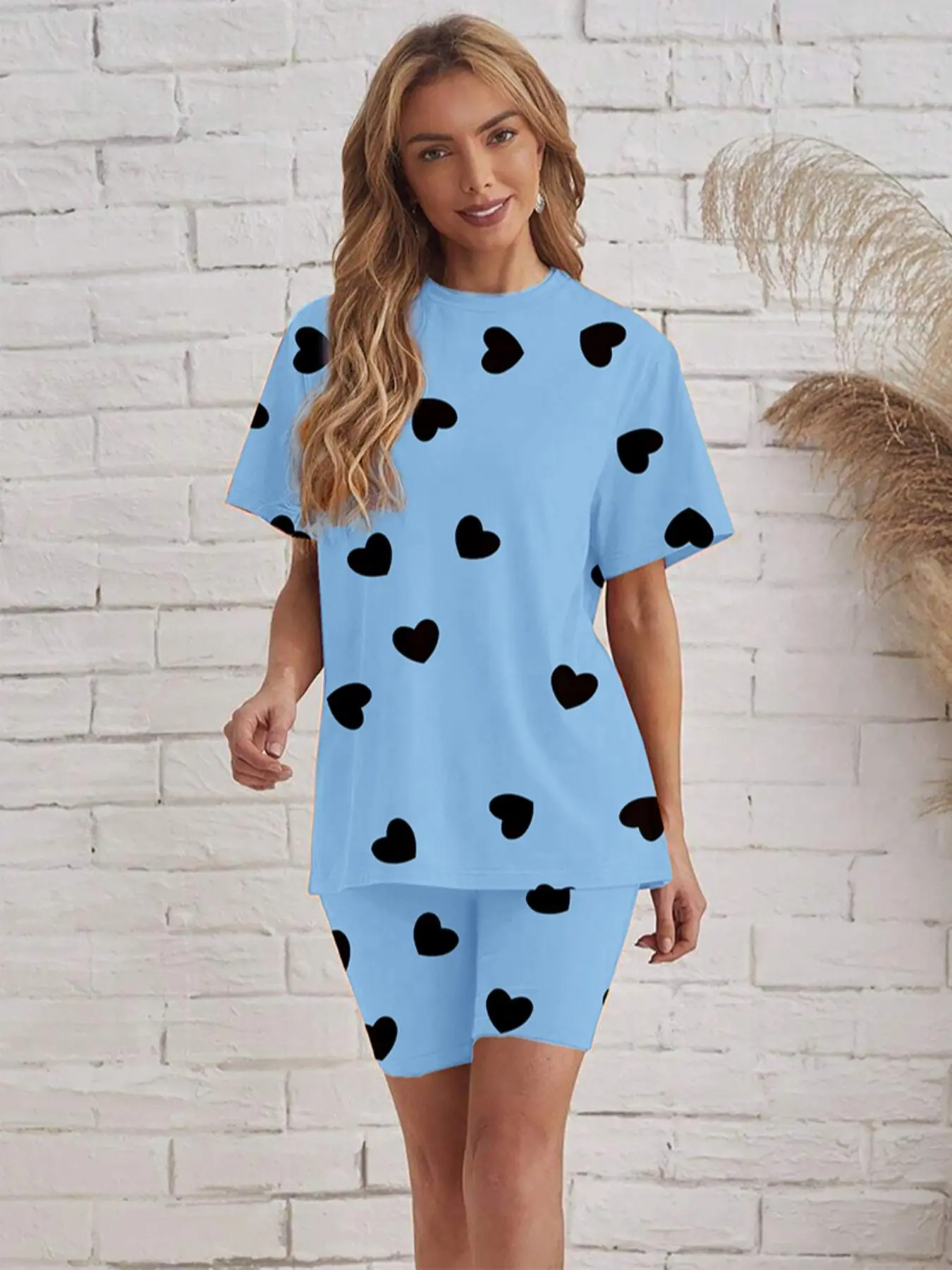 Women's Heart / Leopard Print Tee & Shorts Pajama Two-piece Set, Casual Comfy Round Neck Short Sleeve T-shirt & Shorts Set, Ladies Summer Sleepwear