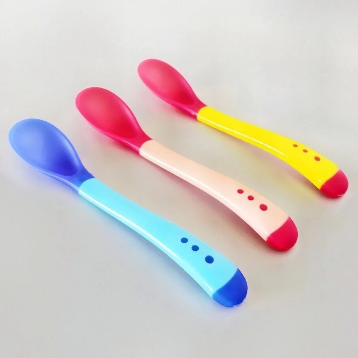 Thìa ăn dặm báo nóng cảm ứng nhiệt thay đổi màu khi gặp nước nóng, thìa cho bé ăn dặm