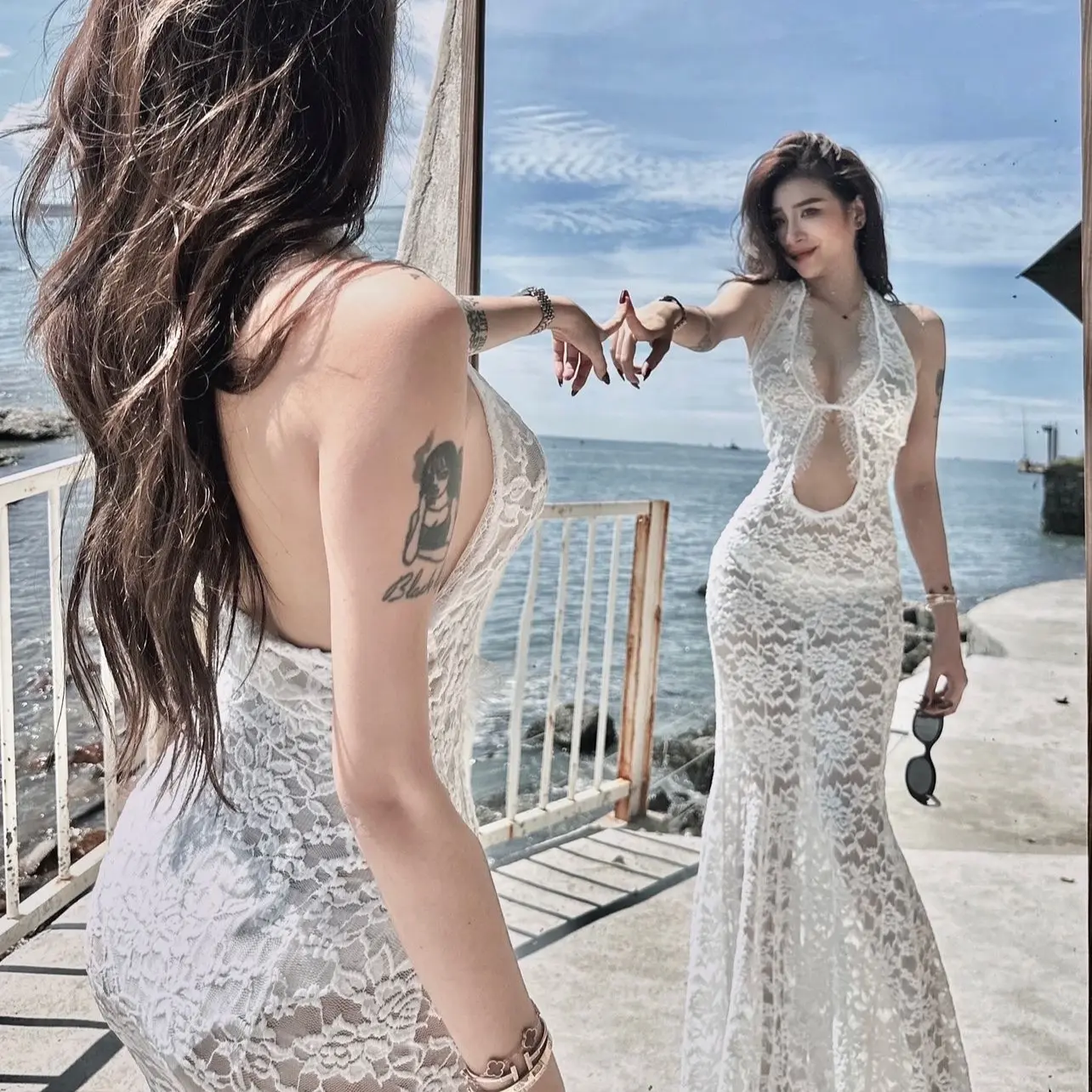 M.A.I BIKINI • Váy Maxi Ren Trắng Xẻ Ngực, Đuôi Loe Gợi Cảm Đi Biển